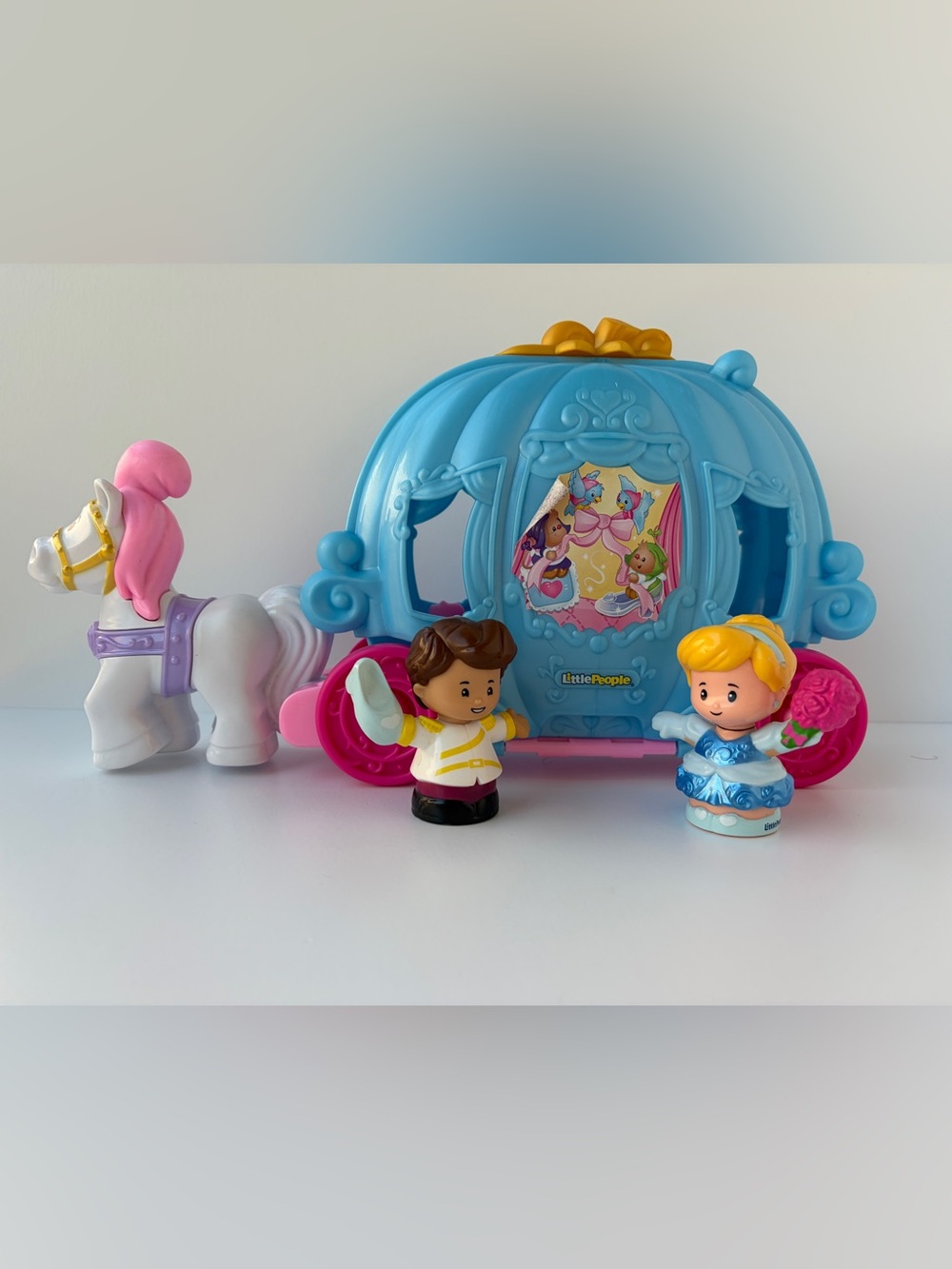Fisher-Price Little People Disney Princess Cinderella’s Dancing Carriage Playset